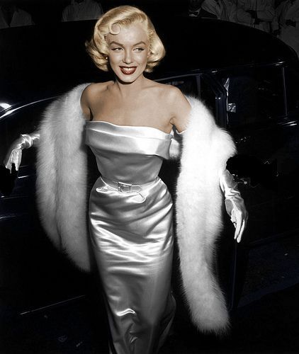 élégante robe de soirée de marilyn monroe argenté fourreau avec l'étole en fourrure blanche